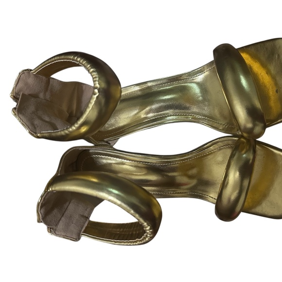 gold heels - Picture 1 of 1